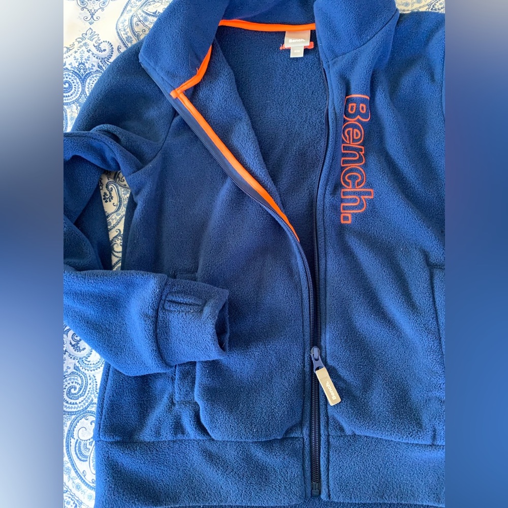 Bench boys zip up top